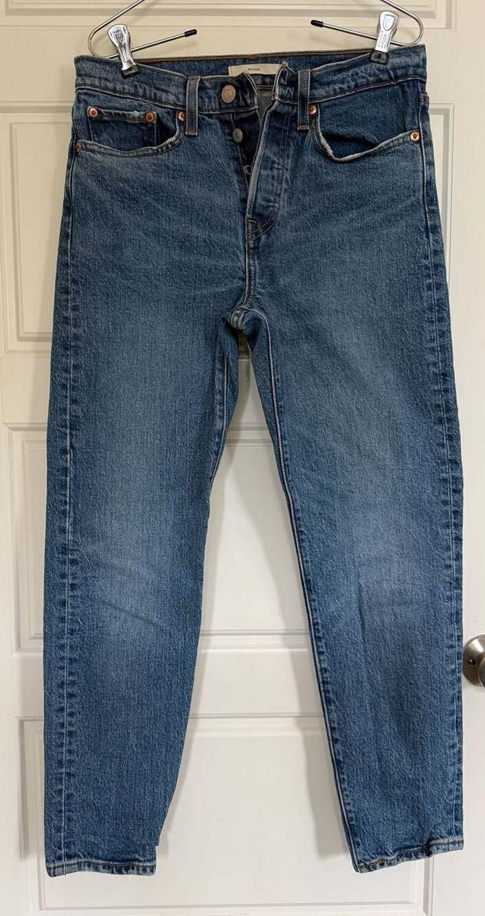 Levi's Premium Wedgie Straight Jeans in Medium Wash Size 27